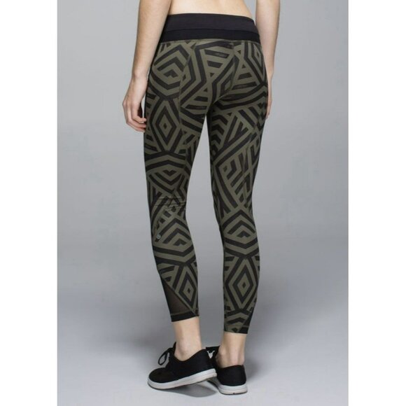 Lululemon Inspire Tight II *Full-On Luxtreme Chevron Shuffle Size 6 EUC - Picture 1 of 6